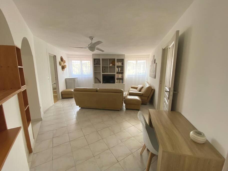 A Louer Haut De Villa 4 Pieces A Sainte-Maxime Golfe De St-Tropez Exteriér fotografie