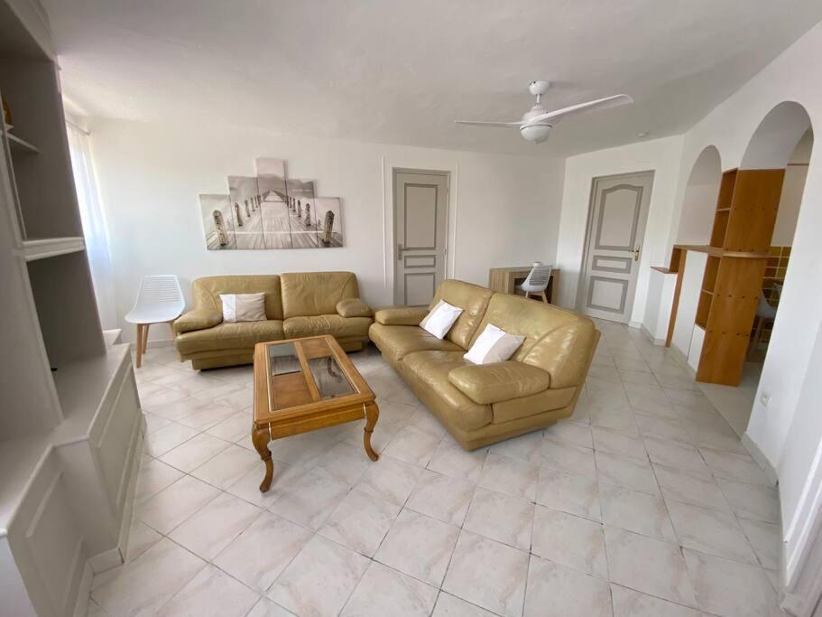 A Louer Haut De Villa 4 Pieces A Sainte-Maxime Golfe De St-Tropez Exteriér fotografie